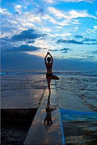 Le yoga pour se détendre en vacances
